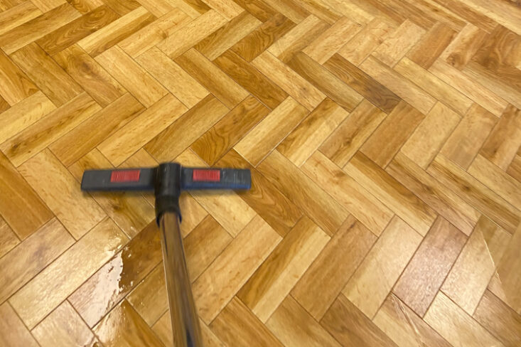 Glanzende en slijtvaste vloer na 2KPU coating