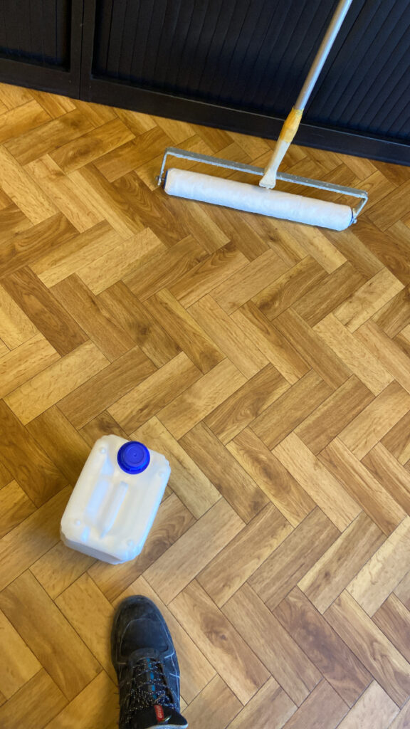 Detailopname van vloercoating met 2KPU afwerking